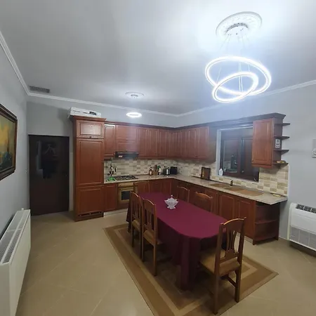 Llanaj Apartment *